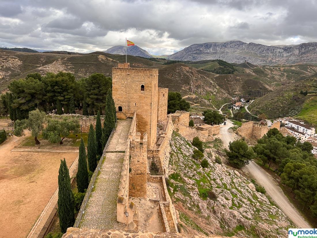 Der sogenannte Weiße Turm (Torre Blanca) der Alcazaba