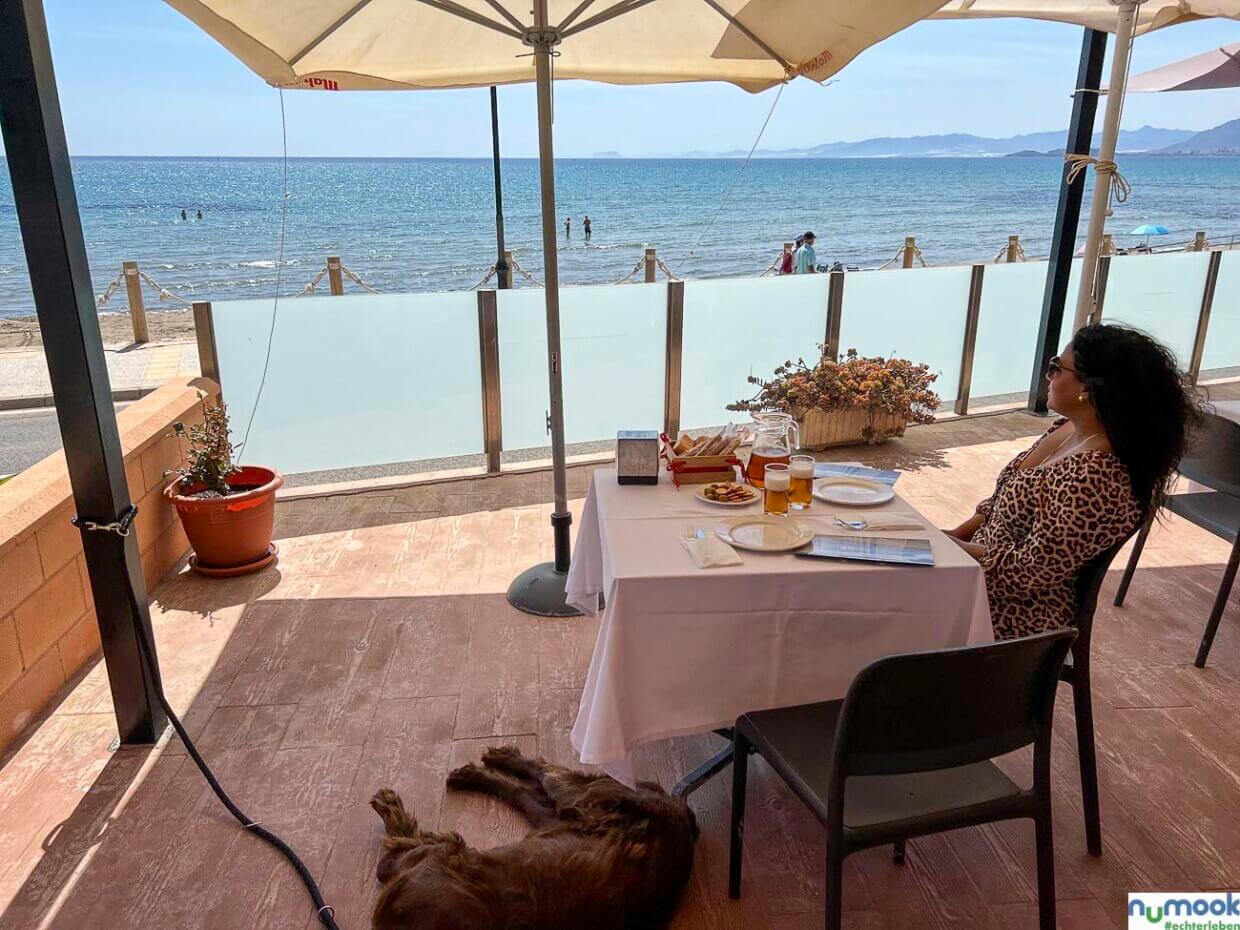 Blick vom Restaurant Leon auf das Meer
