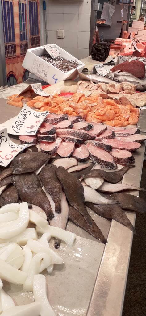 Cadiz Mercado Central de Abastos alte Markthalle die auch als food court genutzt wird