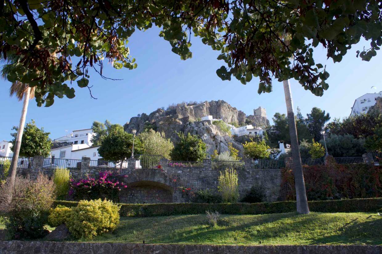Zahara de la sierra eindruecke auf dem spazierweg vom parkplatz 1 hoch ins zentrum von zahara de la sierra
